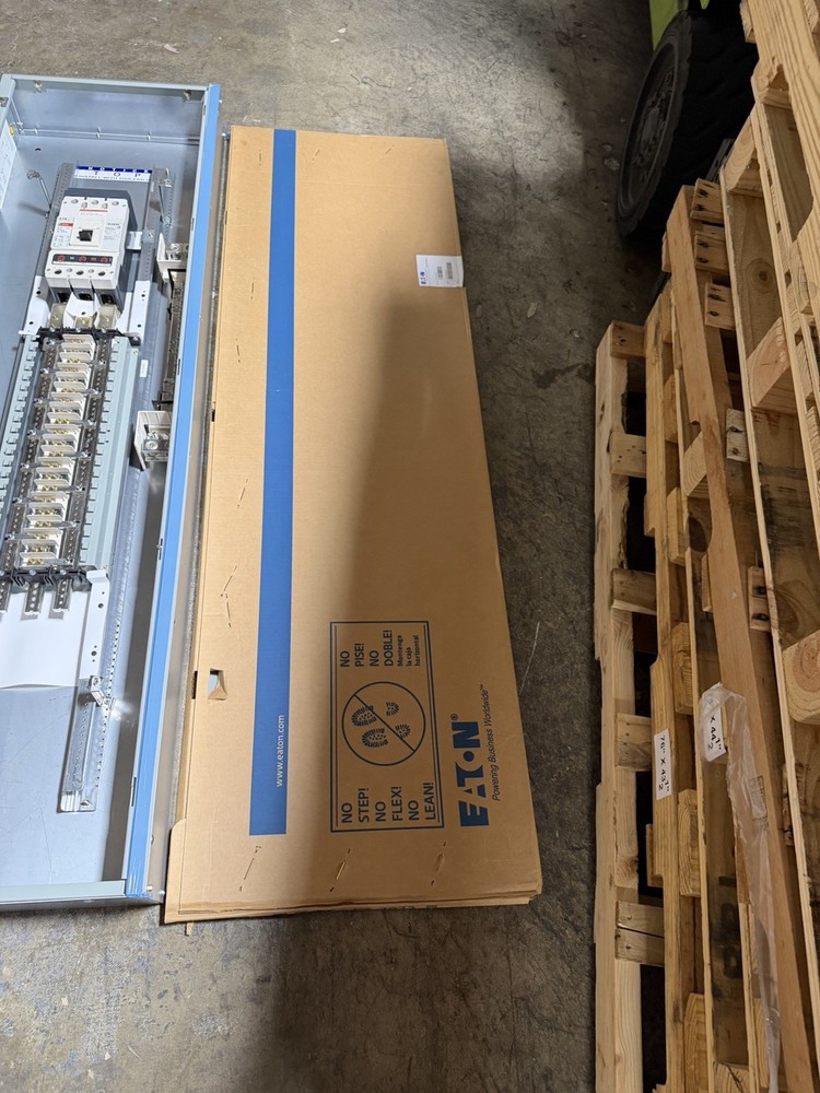 1-350 AMP 208/120V MAIN BREAKER PANELBOARD 42 SPACE 3PHASE 4WIRE COMPLETE PANEL