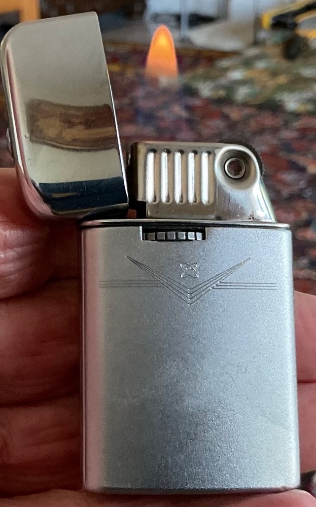 Vintage Ronson Varaflame Windlite Lighter  / SERVICED.