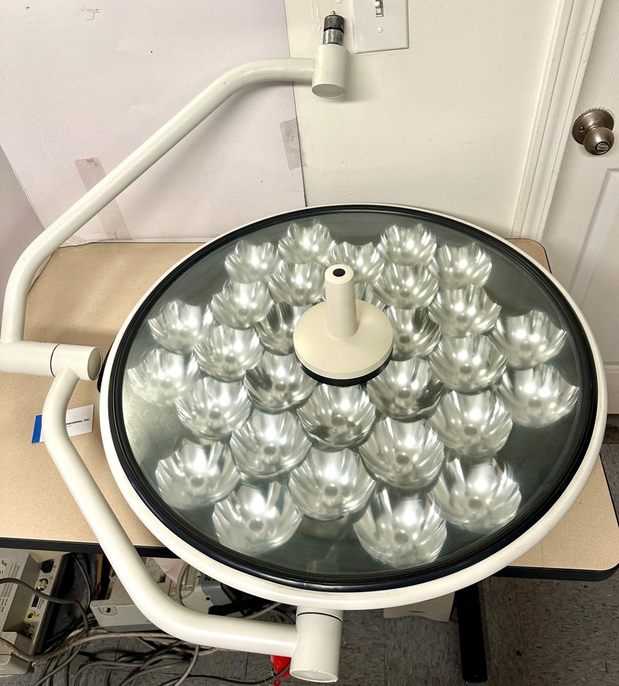 Stryker Visum LED II Surgical Light