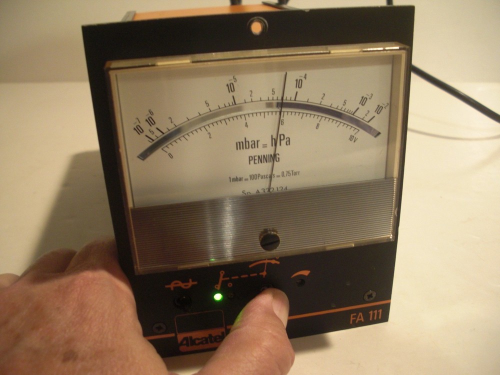 EX Working Alcatel FA 111 Controller for High Vacuum Cold Cathode Penning Gauge