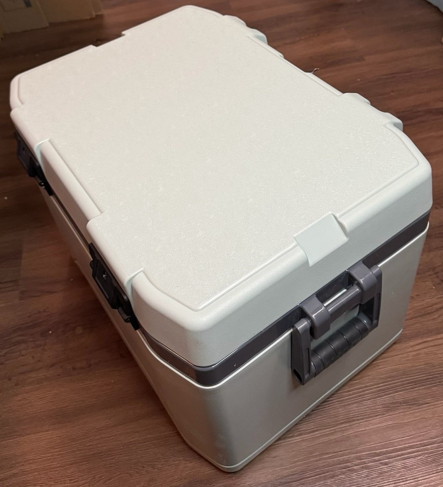 igloo overland 50qt ice chest cooler.