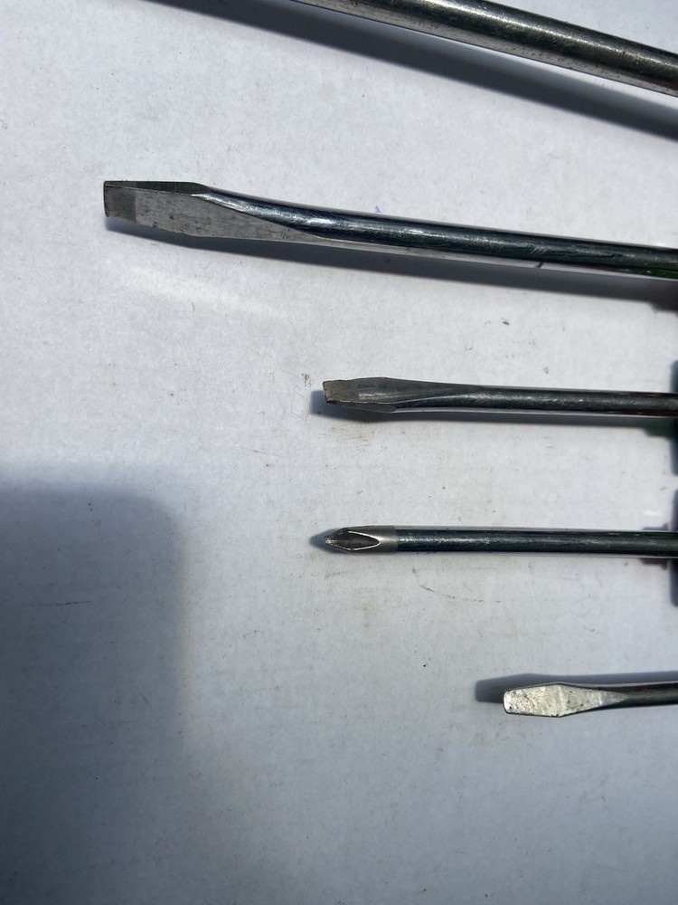 lot of 8 snap on screwdriver set