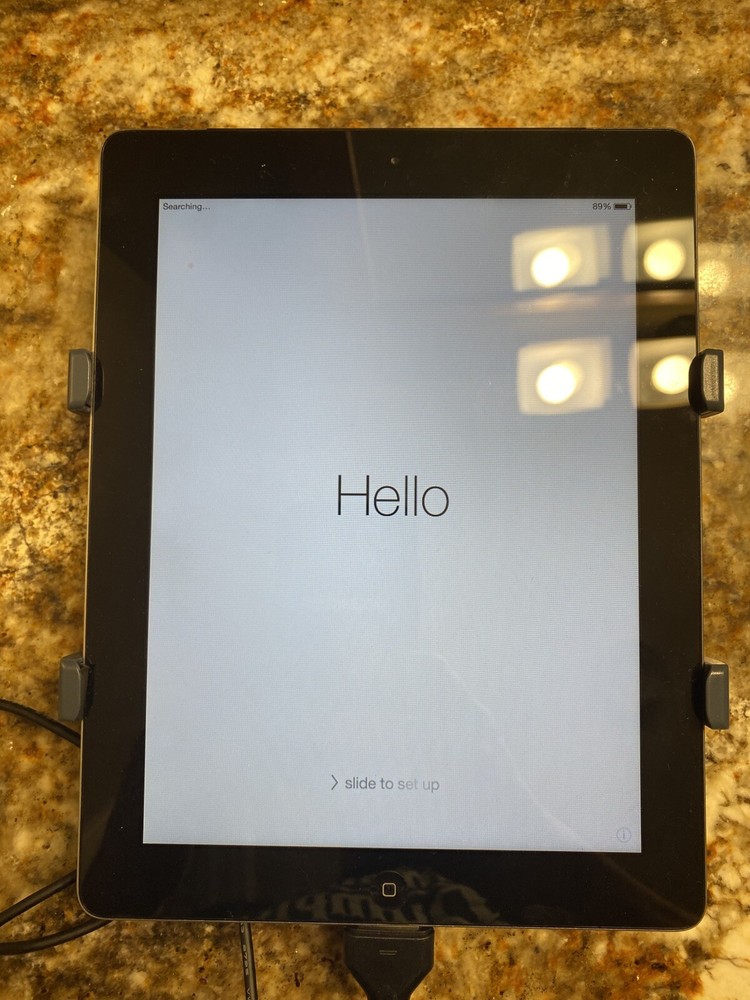 Apple iPad 2nd Gen  A1395 16GB Wi-Fi  Bundle