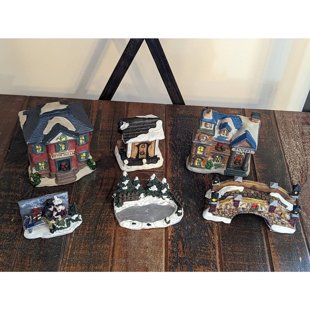 Christmas Village Set - 6 Pieces
