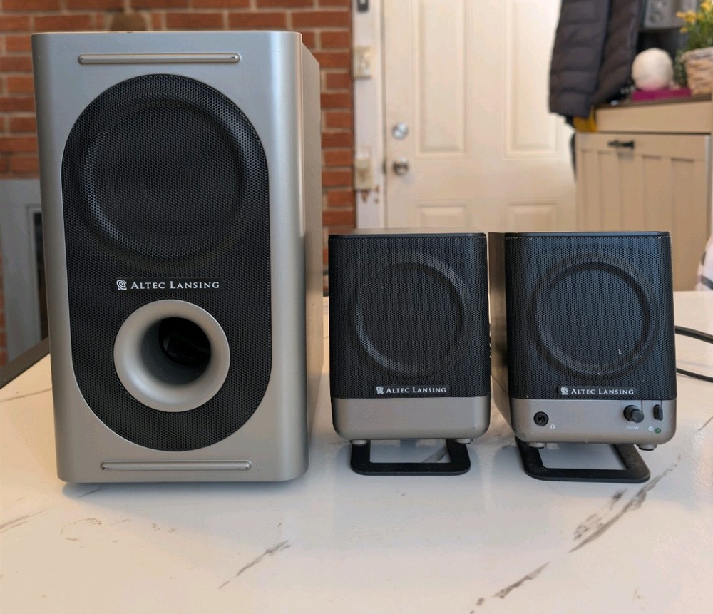 Altec Lansing 221 3-Piece Set Wired Computer Desktop Speaker System - Tested