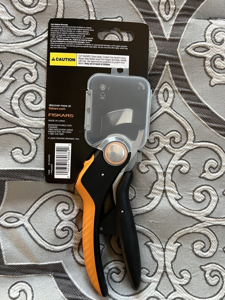 Fiskars Plus™ POWER-LEVEL Pruner Model P721