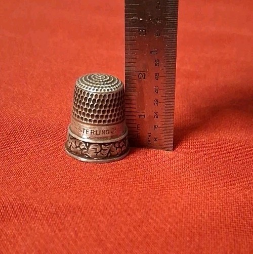 Sterling silver thimble hallmarked Anchor. See Pics