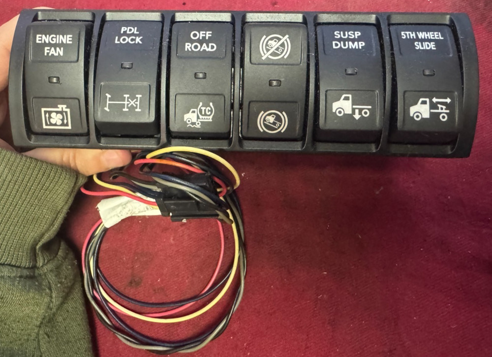 2023 International 6 SWITCH PANEL Dash Panel - 4057689C4, 1003562 MUX