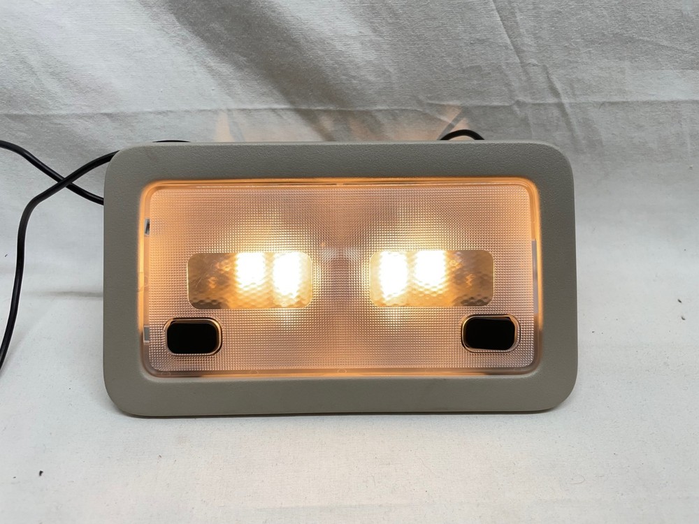 2007 - 2013 SILVERADO SIERRA OVERHEAD MAP / DOME LIGHT W BUTTONS LIGHT SHALE OEM
