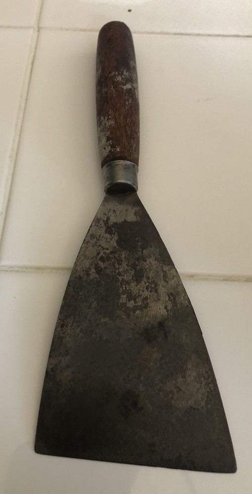 2 VINTAGE WOOD HANDLE PUTTY KNIFES / SCRAPER