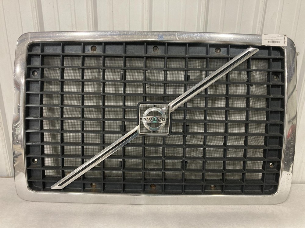 2003-2017 Volvo VNL Grille - Used