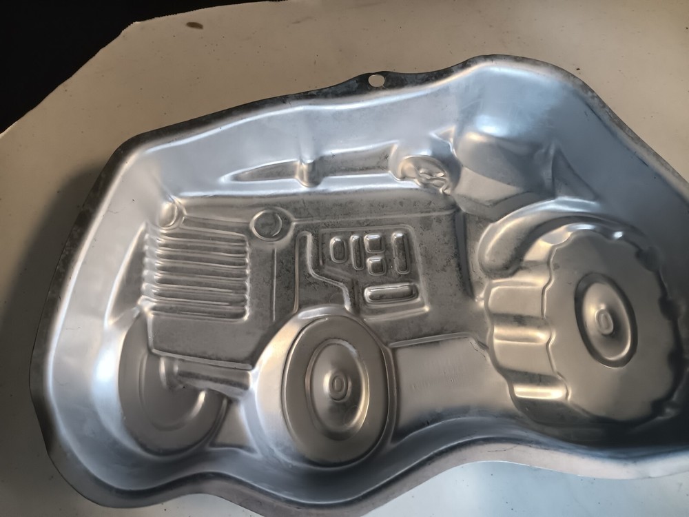 Wilton Farm Ranch Tractor Cake Pan Kitchen Bakeware