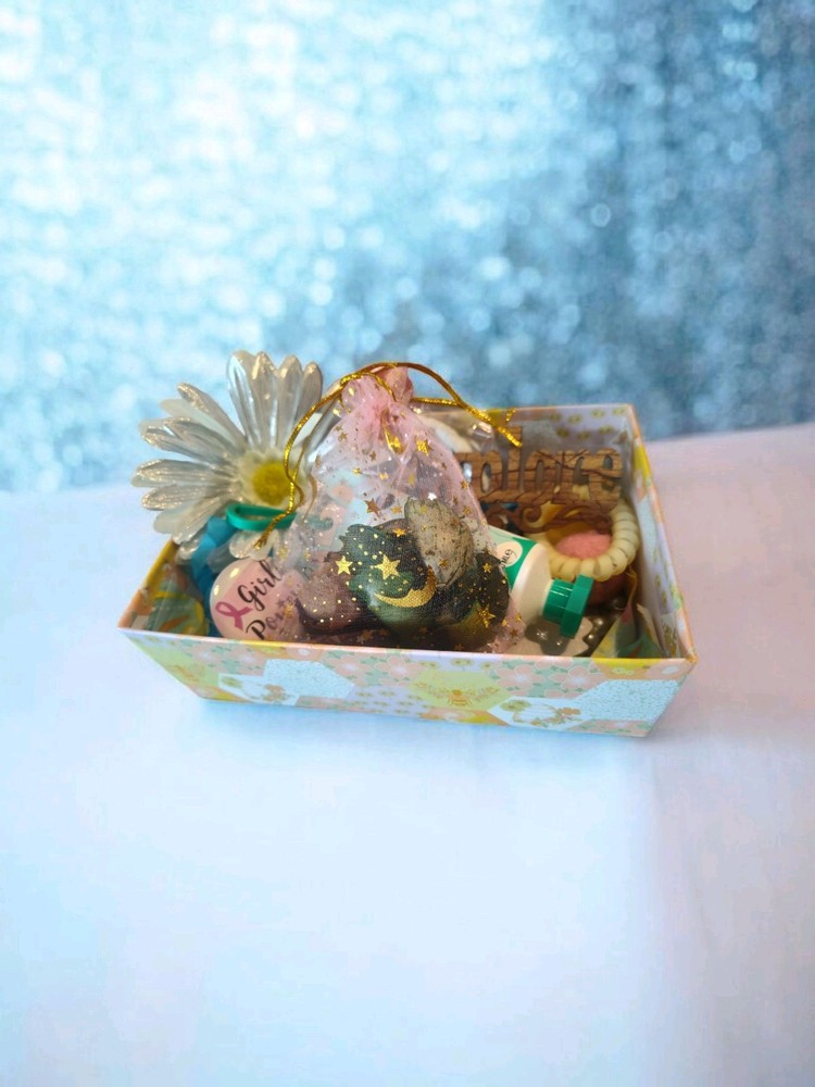 Large Box Design Mystery Lot