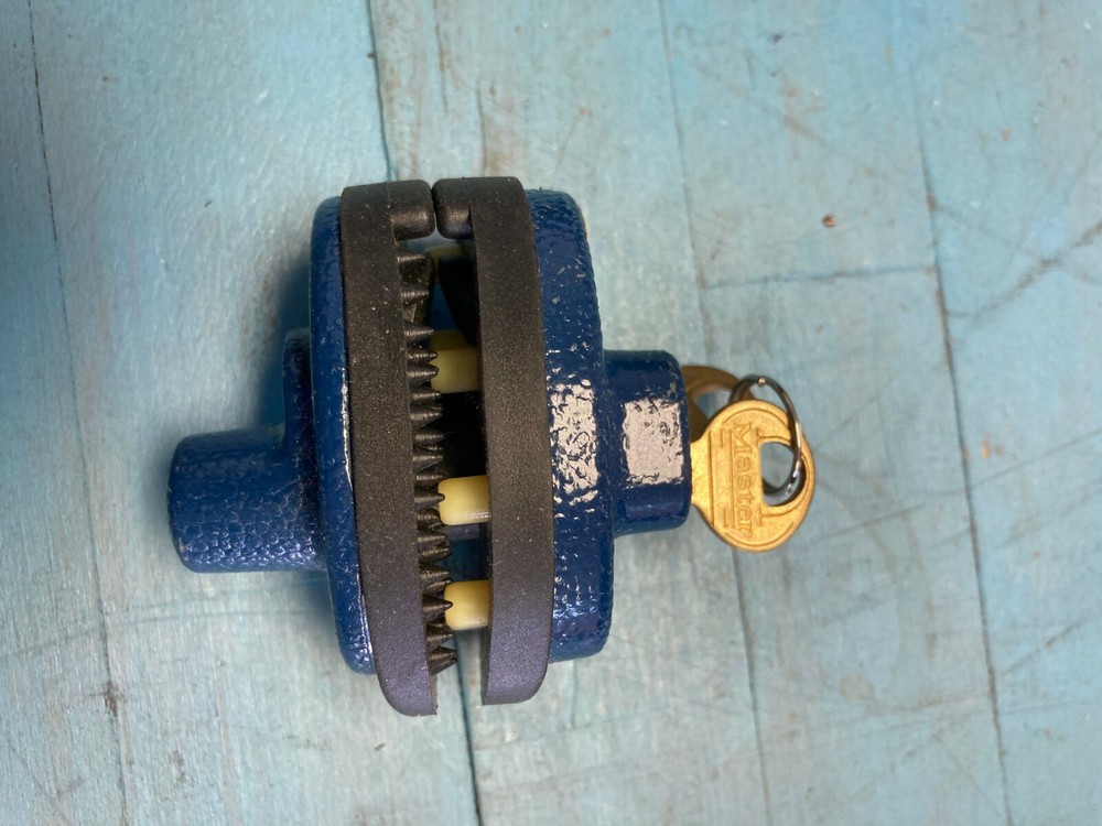 Master Lock 90 Gun Lock Trigger Lock with 2 keys