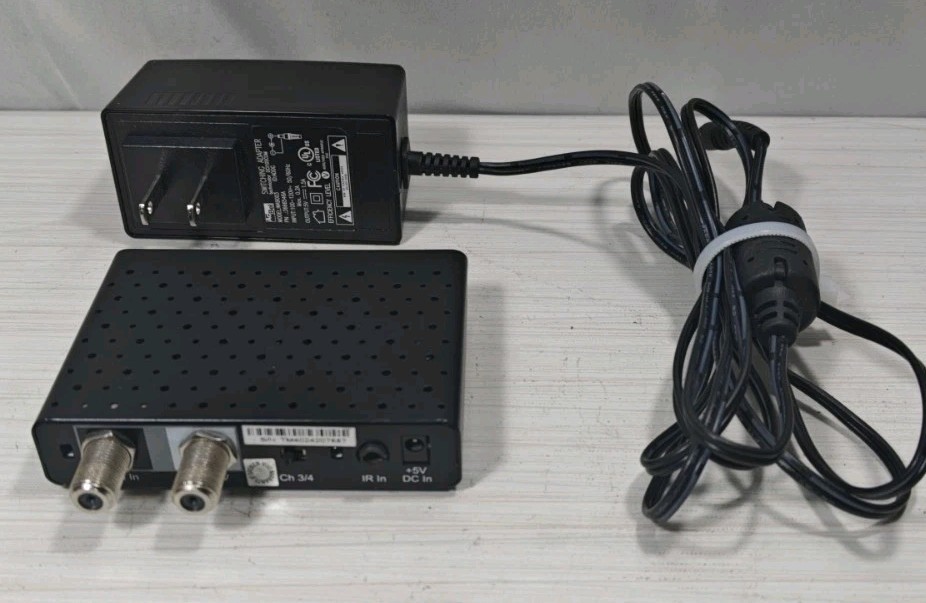 Xfinity Comcast Digital Transport Adapter DCI105COM1 with AC adapter