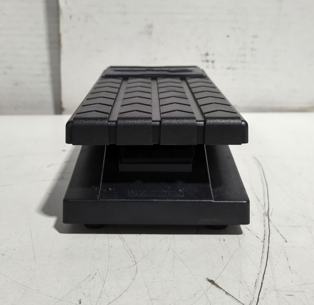 Line 6 Accessories Expression Pedal Designed for Line 6 Amps & Stomp Boxes