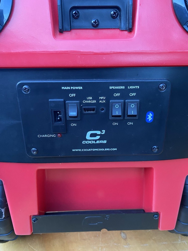 Milwaukee Tool C3 beverage Cooler W/ Remote.