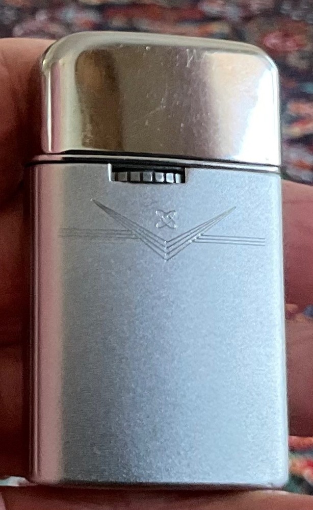 Vintage Ronson Varaflame Windlite Lighter / SERVICED.