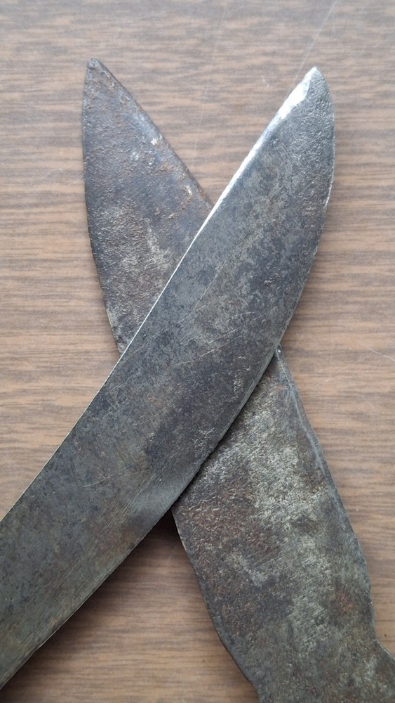 Antique Rustic Knives of unknown origin (2)