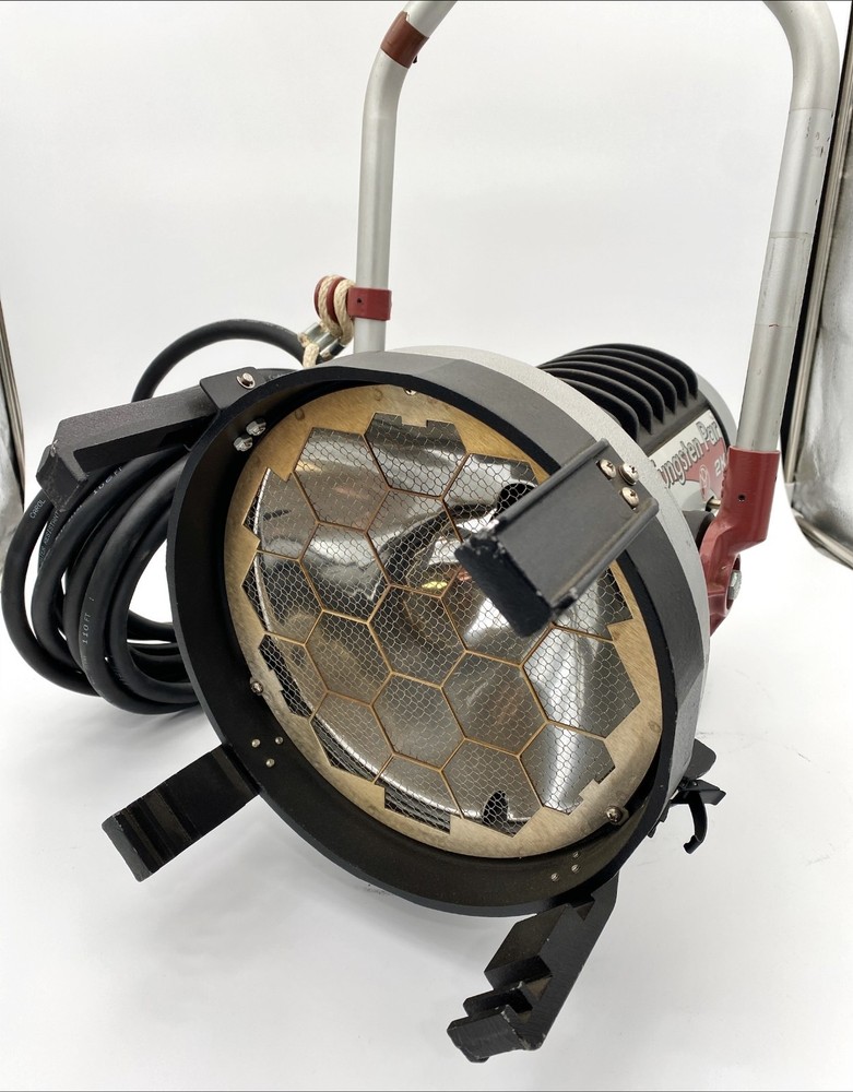 Mole-Richardson 6731 2000w Tungsten Variable Focus PAR Light