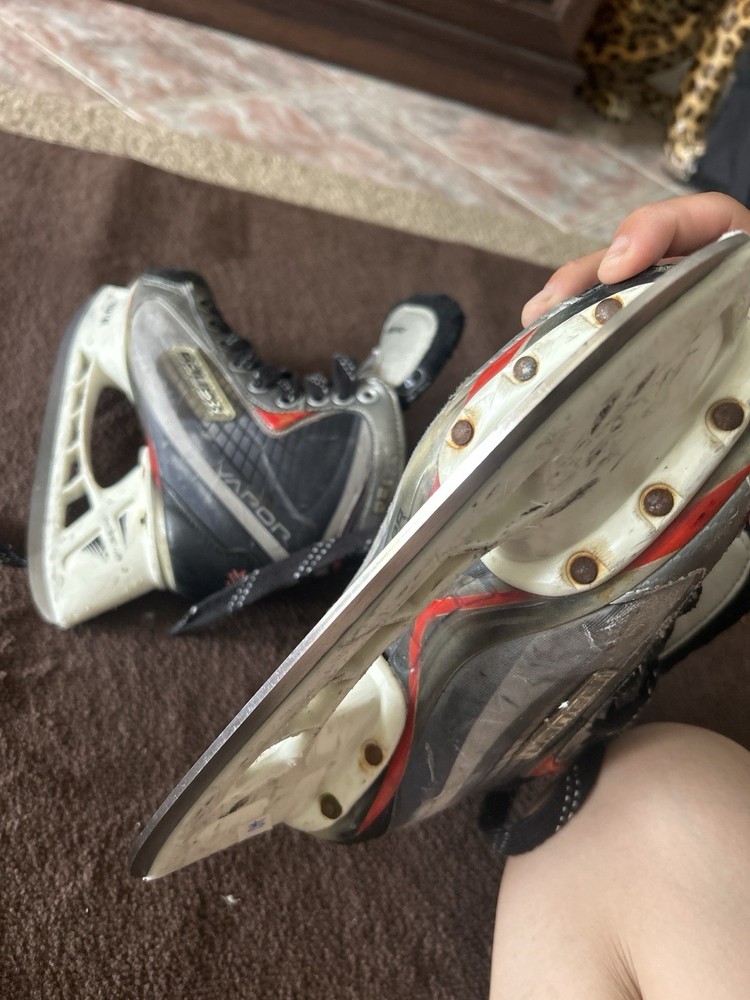 Bauer 4d / US 5 size ice hockey skates