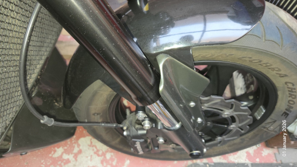 TRIUMPH ROCKET 3 SHORT FIBREGLASS FRONT MUDGUARD ROCKET 111