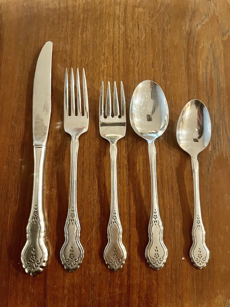 Oneida Folk Art Meredith 5pc Place Setting