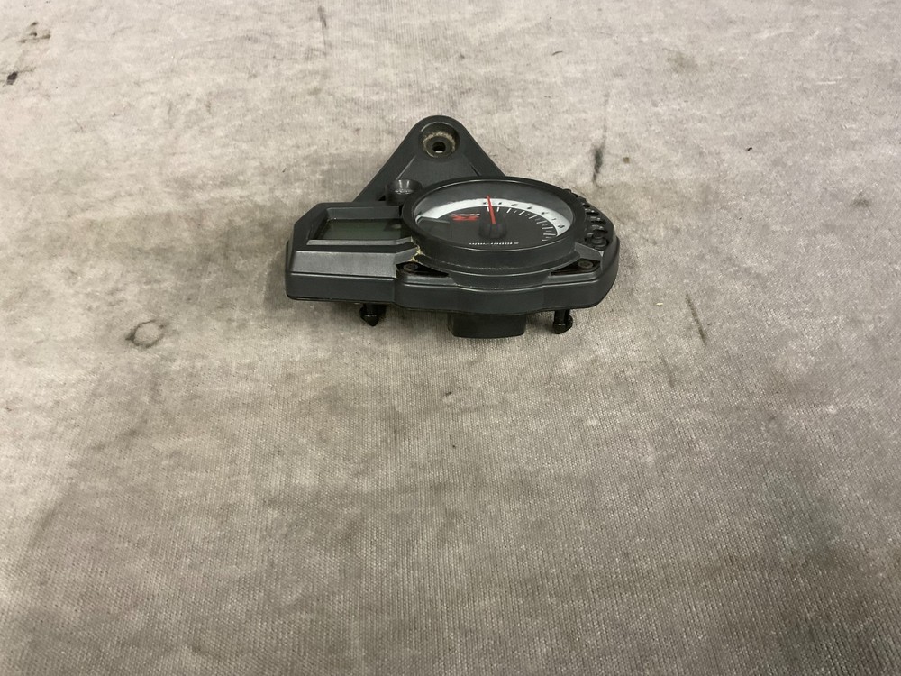 SUZUKI GSX-R750 INSTRUMENT CLUSTER