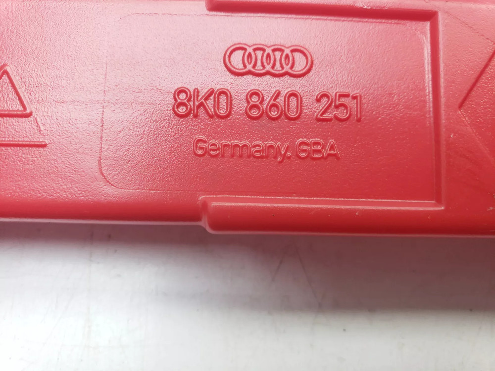 AUDI Q3 8U EMERGENCY HAZARD WARNING TRIANGLE 2012