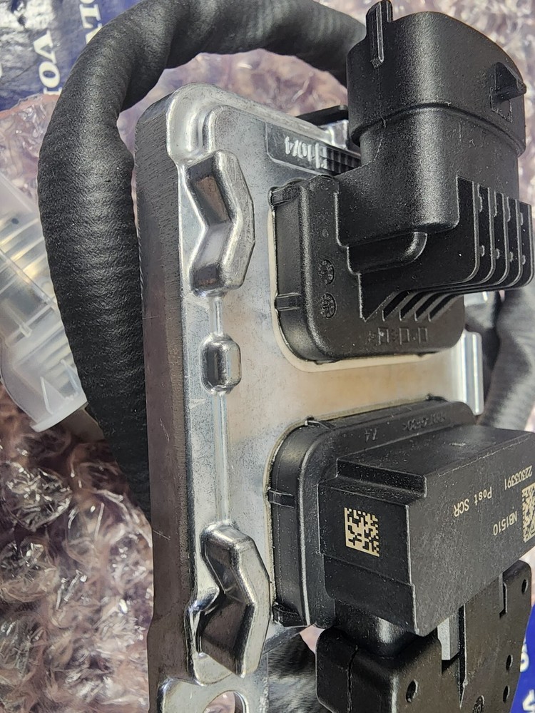 100% GENUINE OEM VOLVO D13 outlet nox sensor 22303391