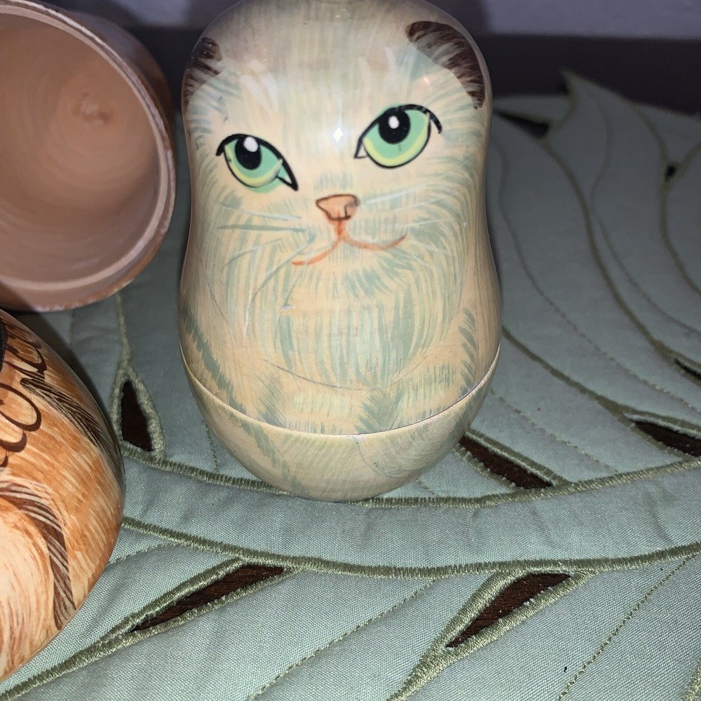 AUTHENTIC MODELS Oriental Stacking 5 Cats Read