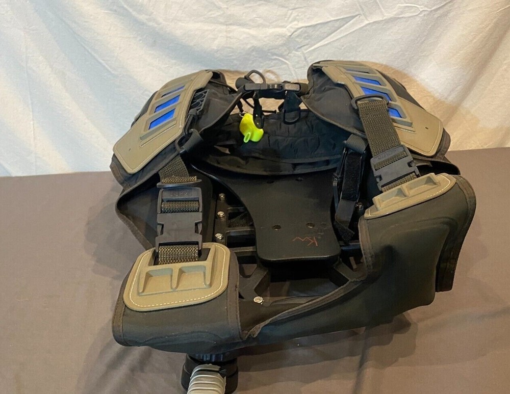 Tekna BCD Compact SCUBA Buoyancy Compensation Device Size Medium GREAT