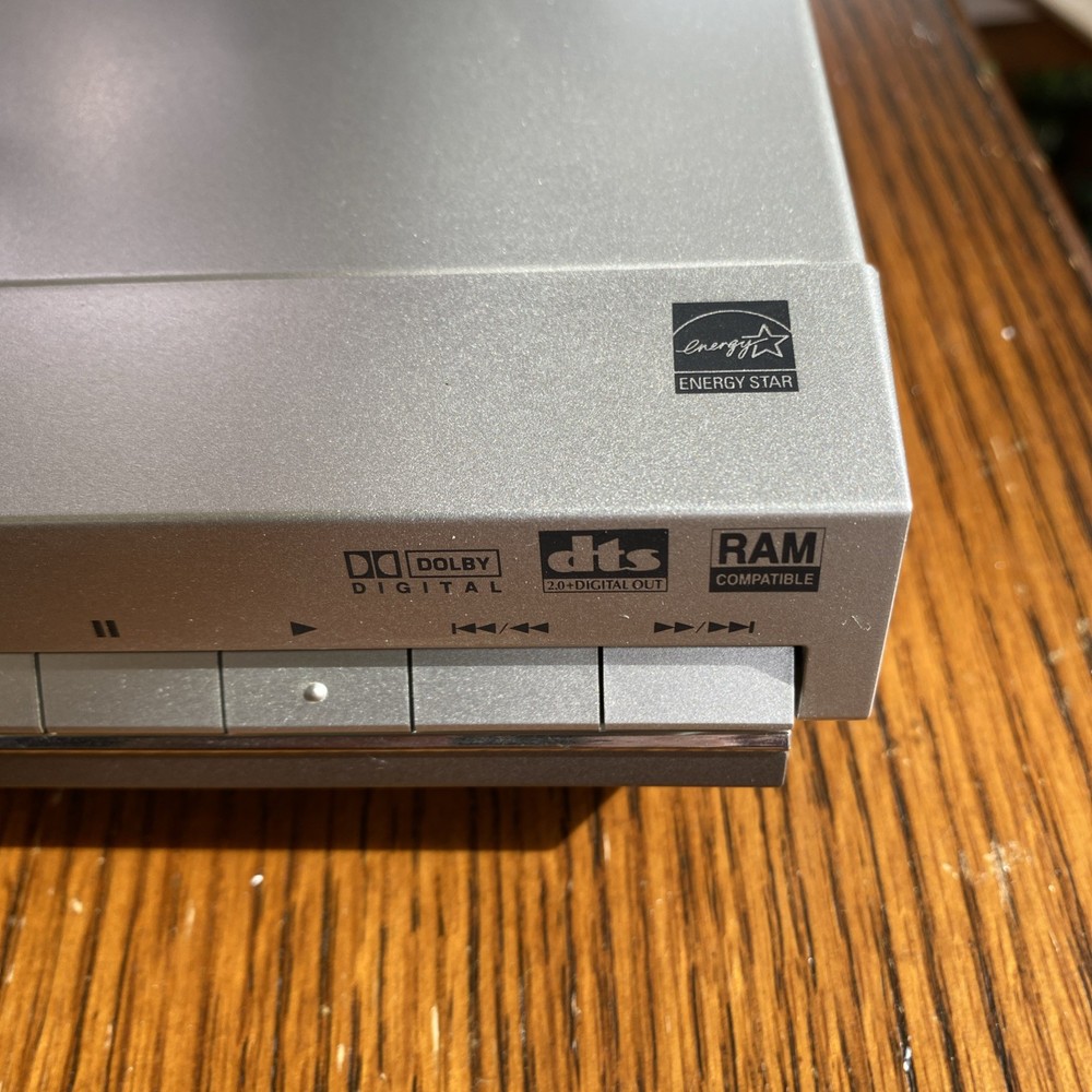 Panasonic DVD-S47 DVD/CD Player Silver Progressive Scan