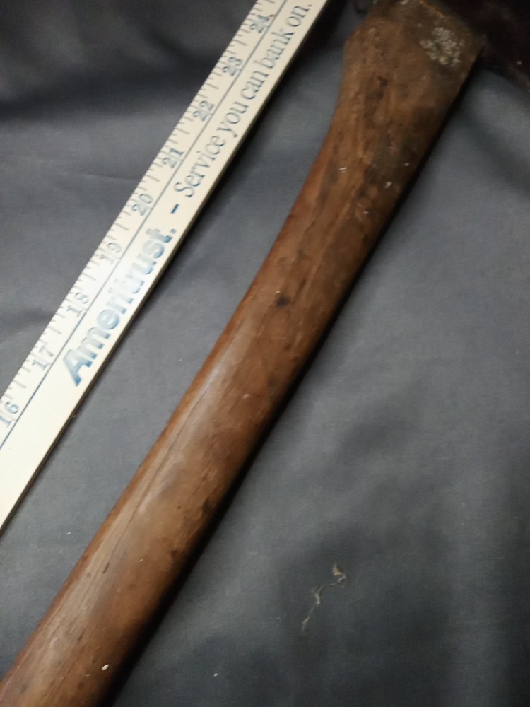 Vintage 2-1/2 Lb. Plumb boys axe, 28" original handle.