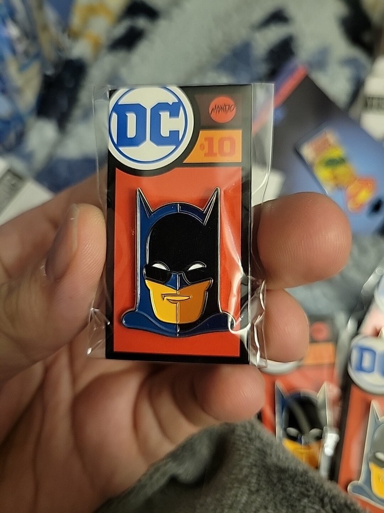 DC Mondo Batman Enamel Pin Tom Whalen