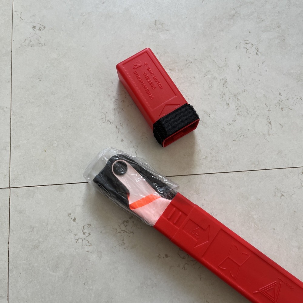 EMERGENCY SAFETY HAZARD WARNING TRIANGLE 11162805