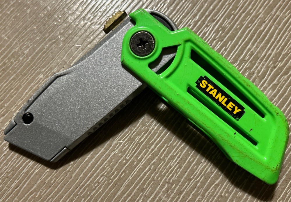 Stanley folding utility knife green 10-823