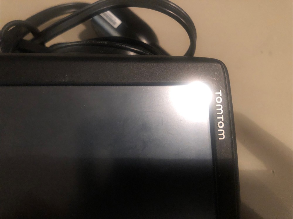 TOM TOM GPS N14644 Bundle With Car Charger