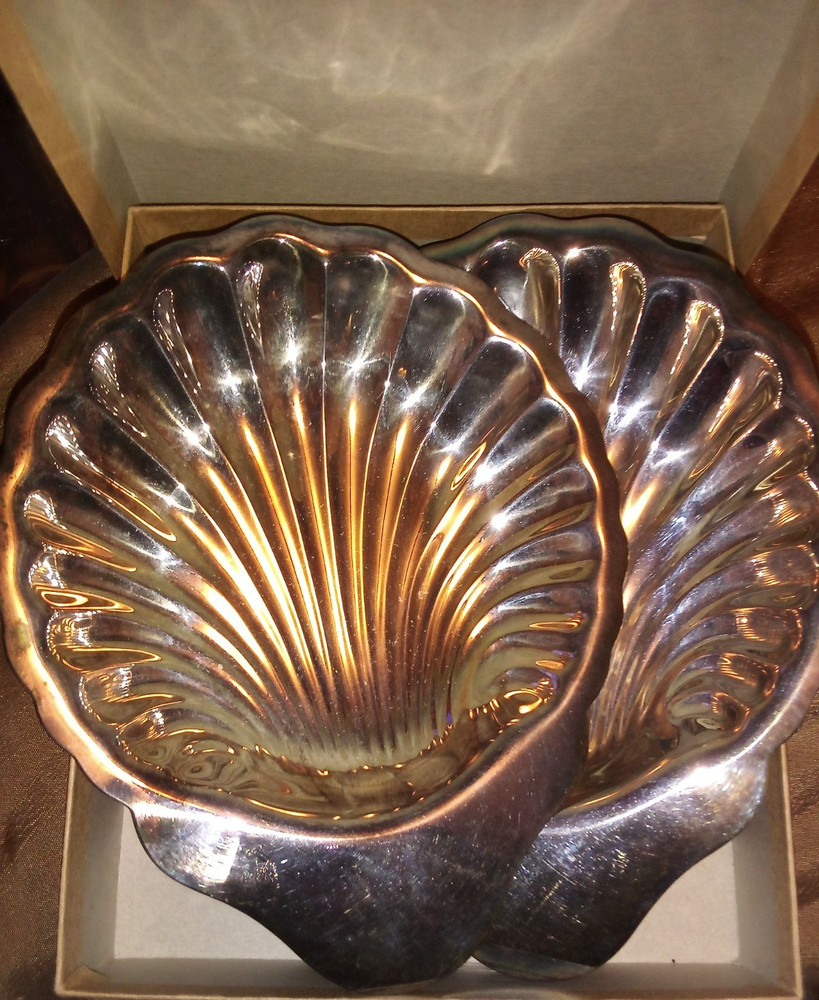 Oneida Silversmiths vintage shell serving set