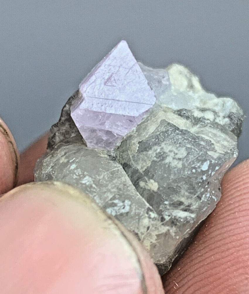 5.21 gram Natural Spinal pyramids shape @Afghanistan.