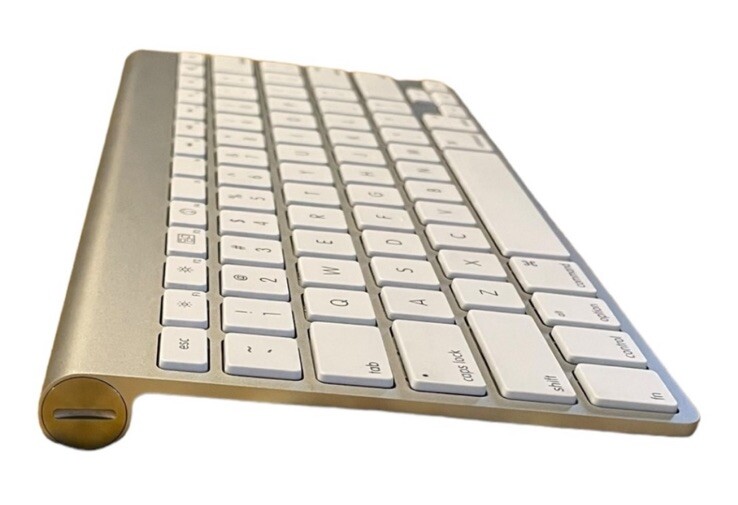 Apple Magic Keyboard Wireless with Bluetooth Battery Operated WORKS A1314