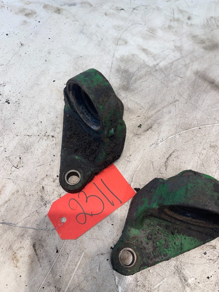 John Deere 7800 Tractor Engine Mount Brackets R95415 R95414