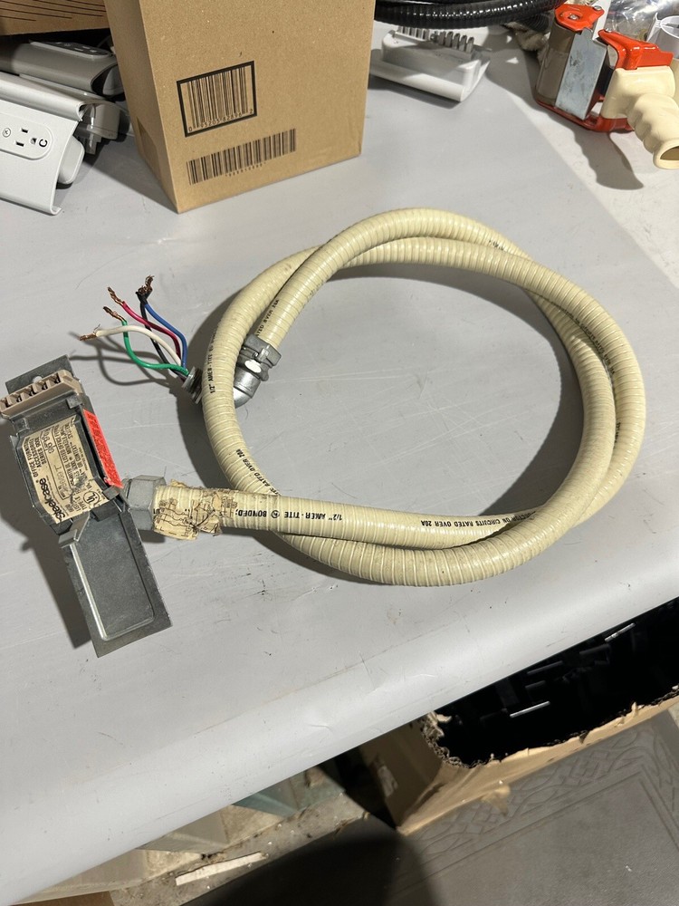 5 Wire Base Feed By Steelcase