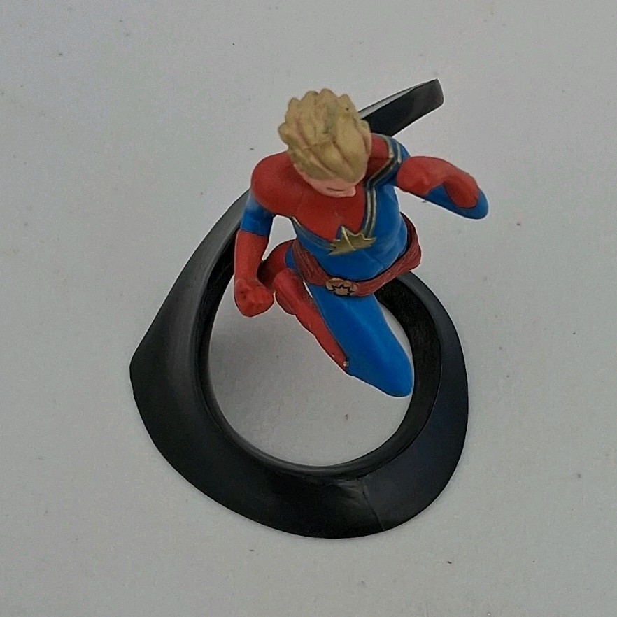 Marvel Captain Marvel Comic Book Heroes Plastic Multicolor Figurine