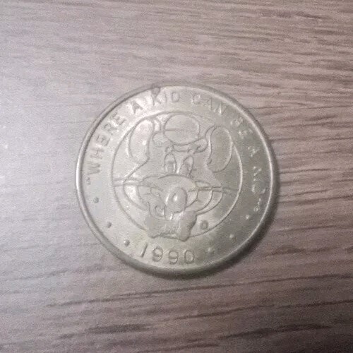 1990 CHUCK E CHEESE PIZZA ARCADE GAME TOKEN