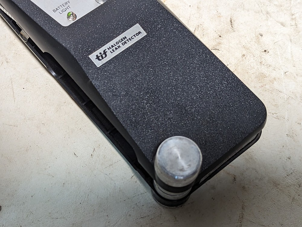 TIF Instruments halogen leak detector with leather case