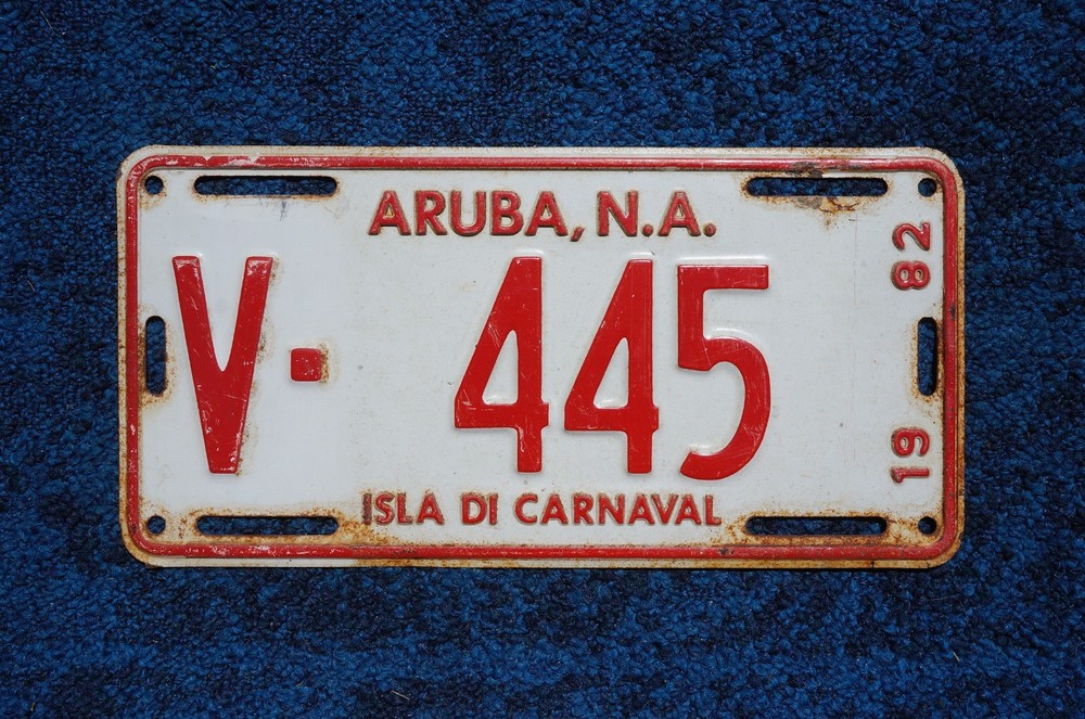 1982 ARUBA License Plate - ISLA DI CARNAVAL
