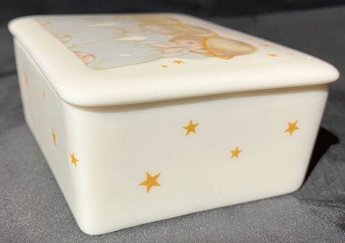 VINTAGE RETANGULAR TRINKET BOX PRAYING COMICAL ANGELS THAILAND