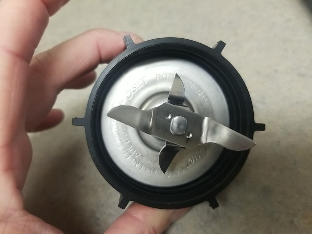 Oster ACCURATE BLEND 14 Speed **THREADED BLADE ONLY***