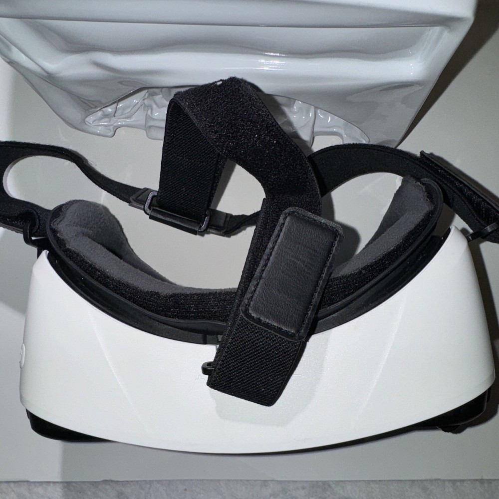 Samsung Gear VR Powered by Oculus Untested As-is